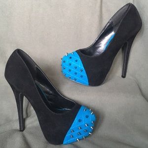 EUC Fierce Liliana Black & Blue Spike Velvet Heels